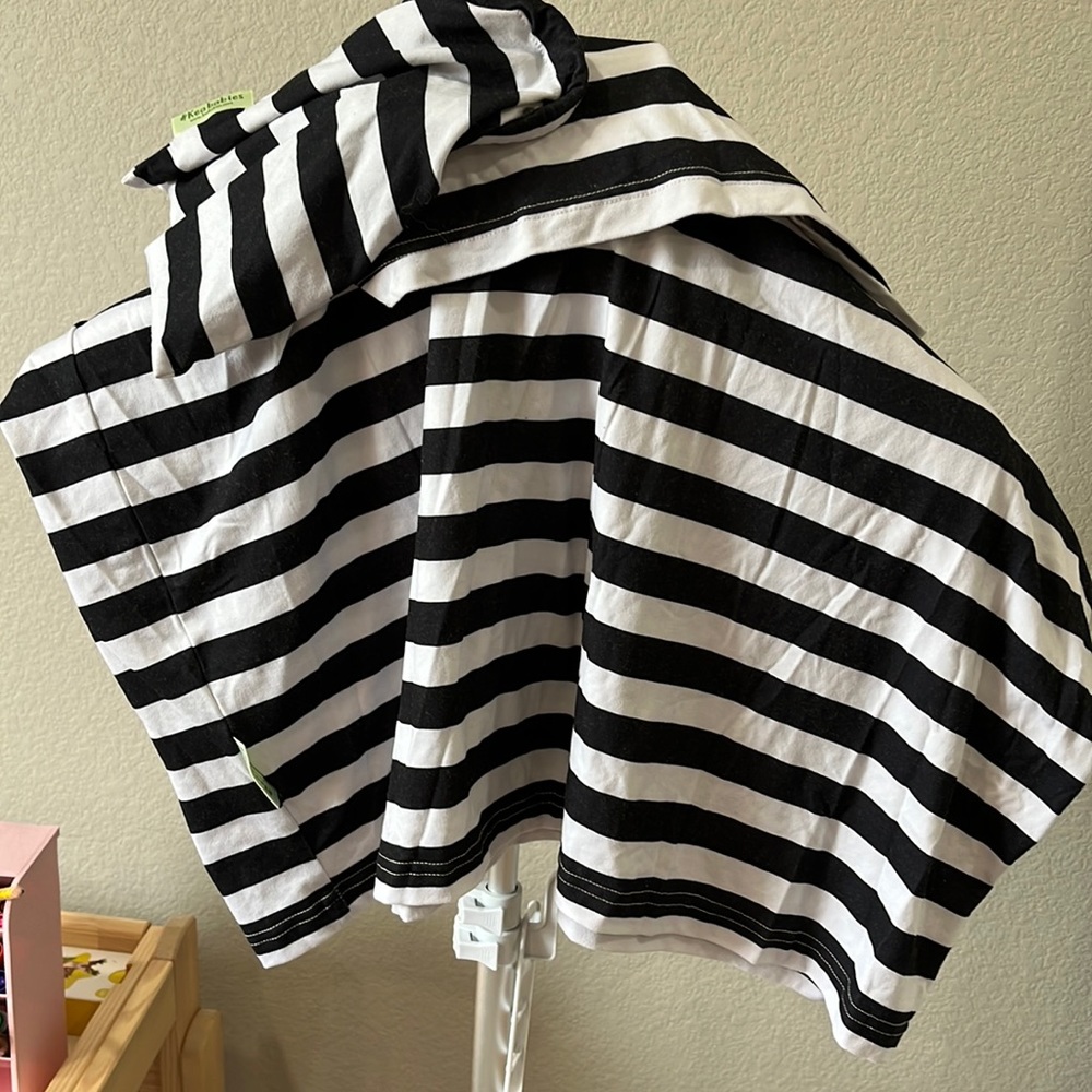 Nursing cover with bag